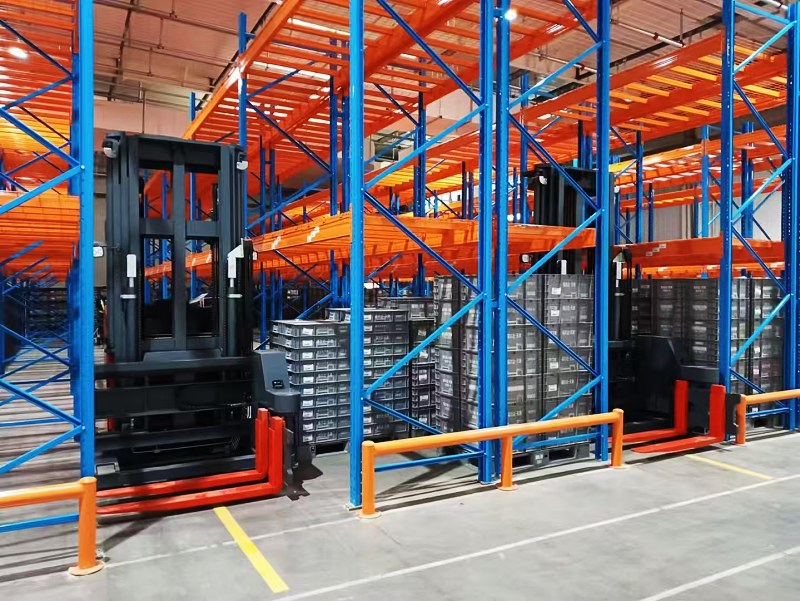 Application of stand on very narrow aisle forklift