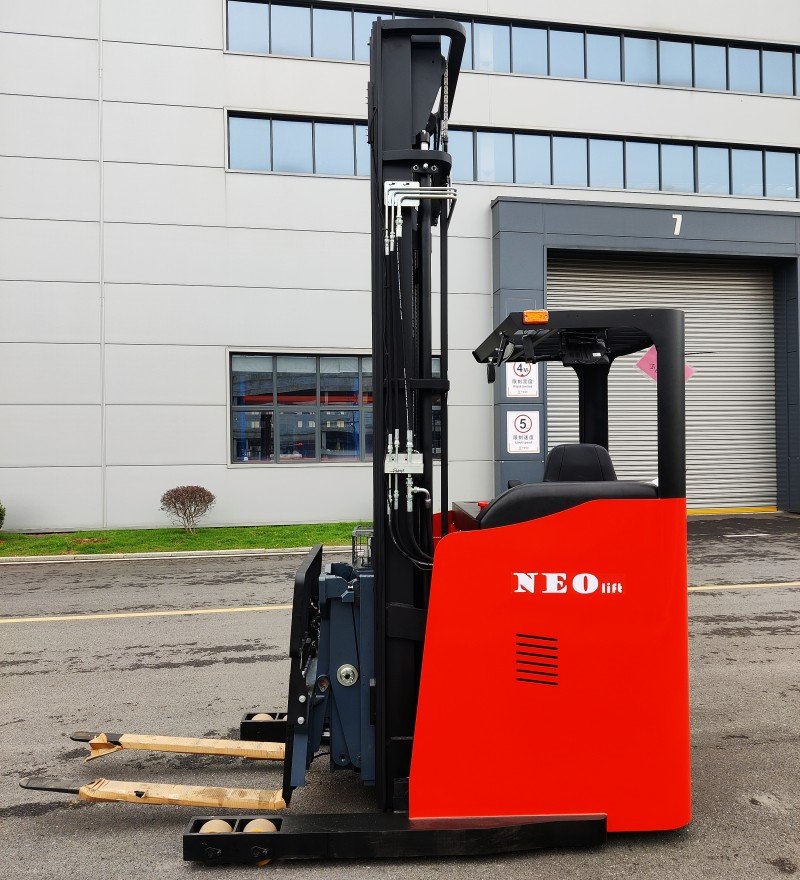 NEOlift double-deep scissor forklift