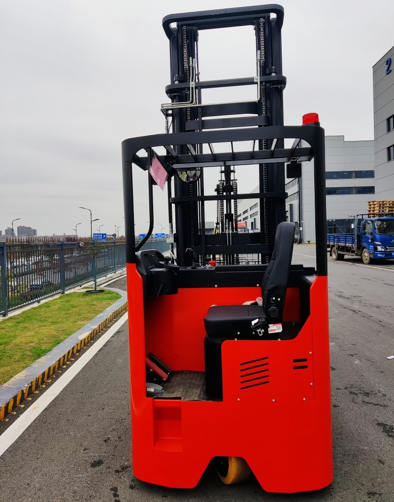 NEOlift double-deep scissor forklift