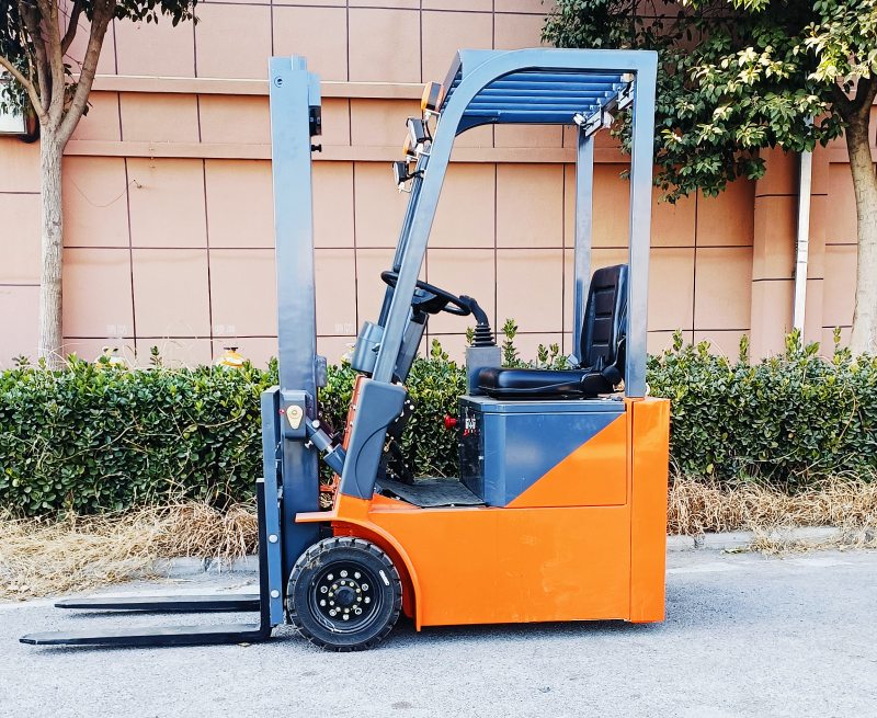 NEOlift ultra-short three-point forklift 