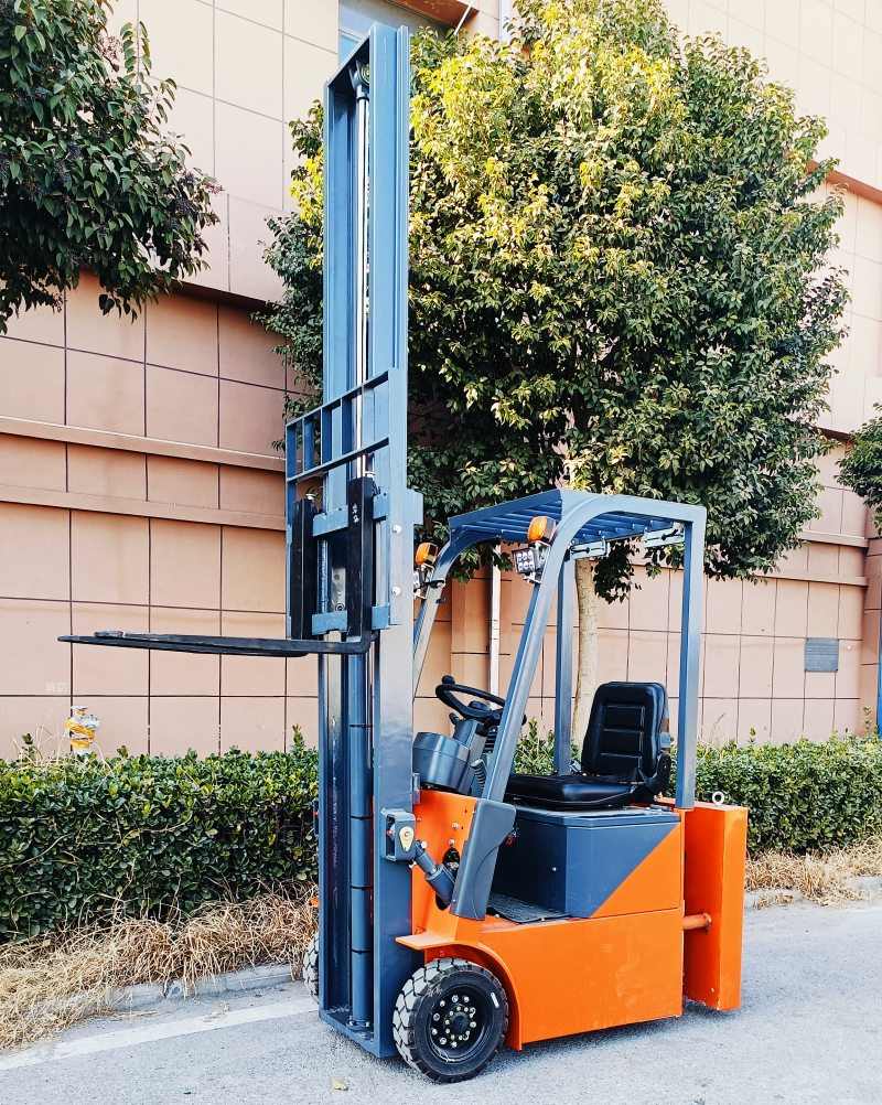 NEOlift ultra-short three-point forklift 