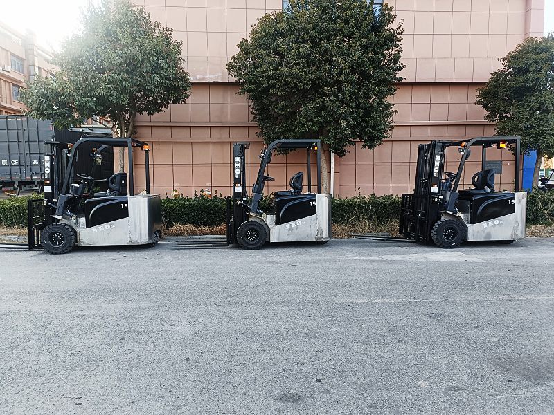 Made in China helps Egypt's aquatic industry: three customized stainless steel electric forklifts are about to be shipped