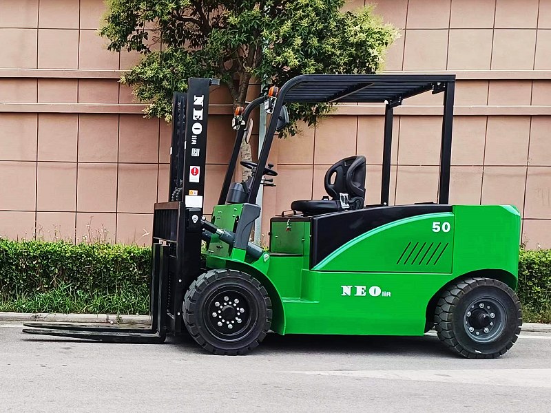 The development direction of electric counterbalanced forklifts: green, intelligent and efficient
