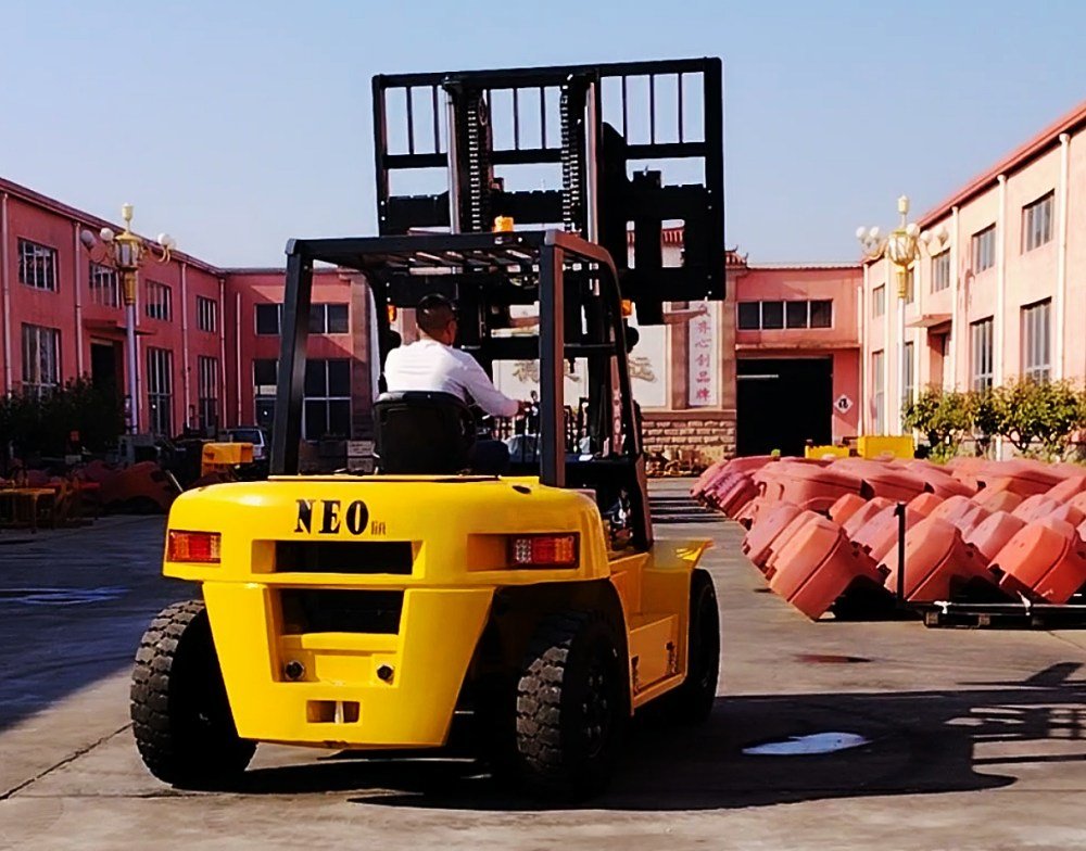 Application of 7tons to 12tons heavy duty diesel forklift truck 
