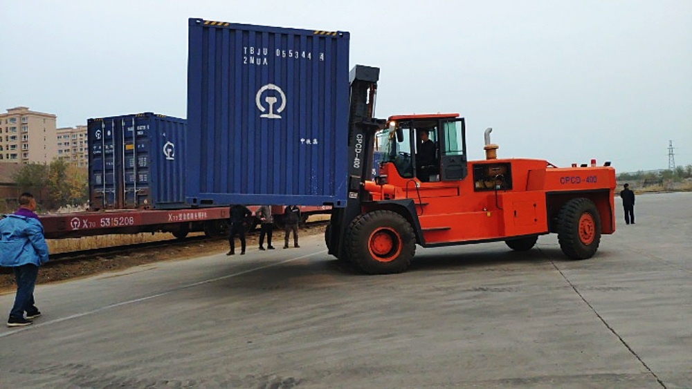 Application of 30 tons-50 tons heavy-duty diesel forklift