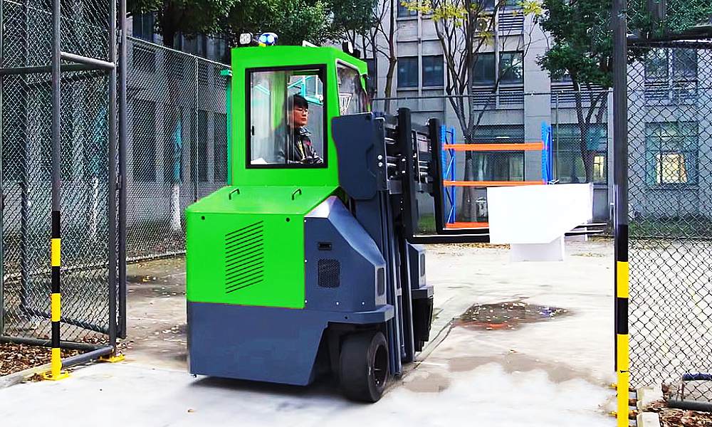  Application of electric counterbalanced multi-directional forklift