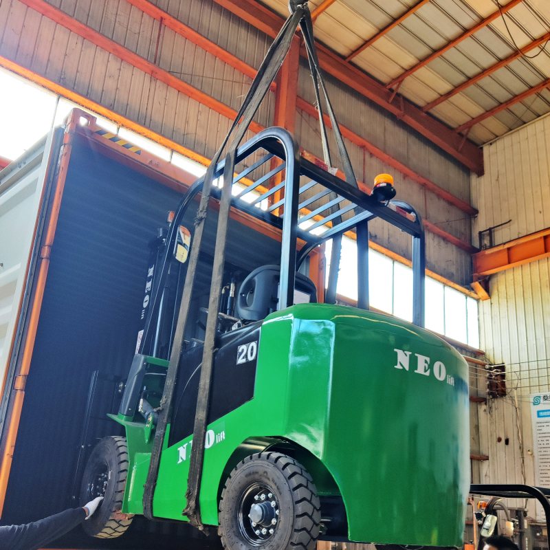 NEOlift electric forklift