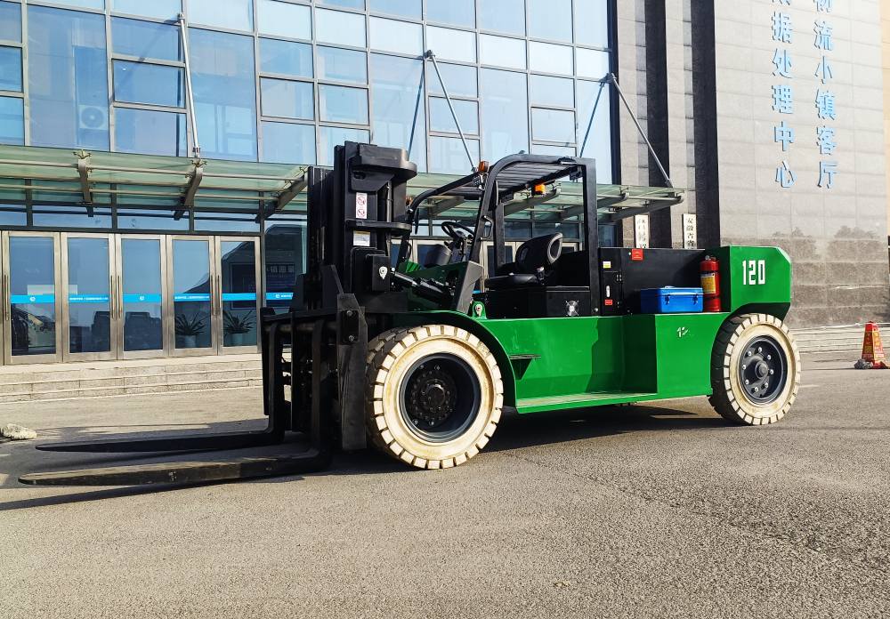 NEOlift electric heavy duty forklift