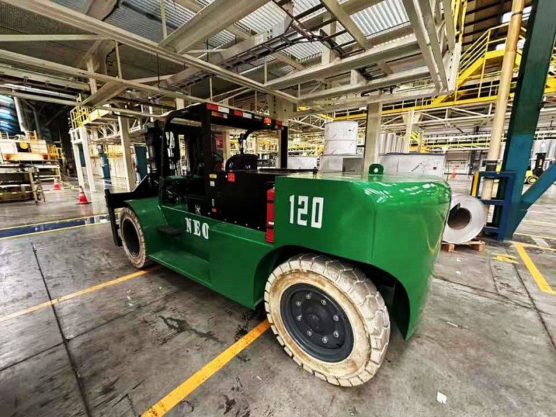 Are Heavy-Duty Electric Forklifts the Future of Material Handling?