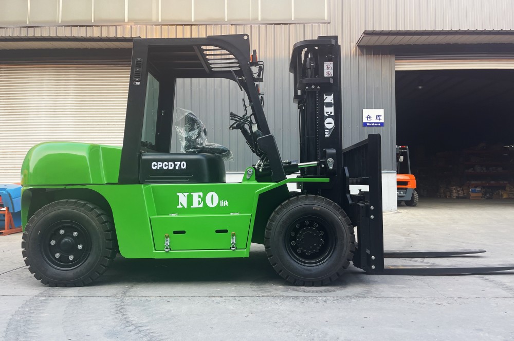 NEOlift heavy-duty diesel forklift