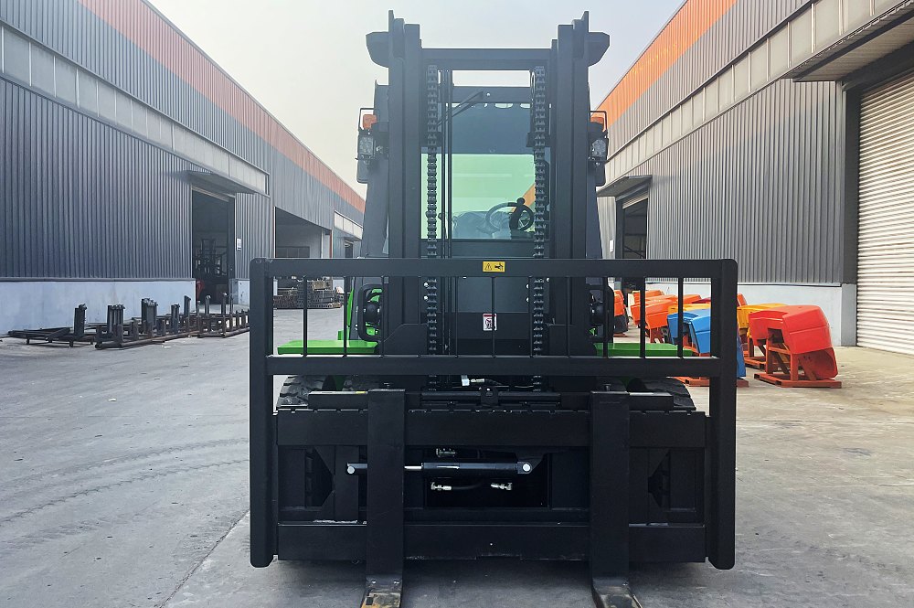 NEOlift heavy-duty diesel forklift