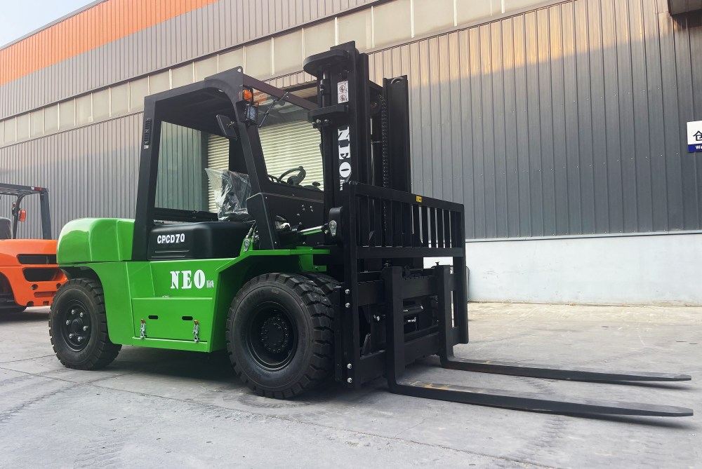 NEOlift heavy-duty diesel forklift