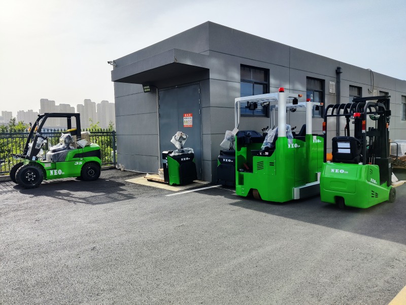 NEOlift Powers UAE Food Industry with Cutting-Edge Lithium-Ion Forklifts
