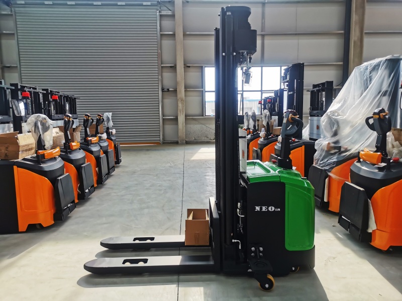 The Future of Electric Warehouse Trucks: Trends & Innovations Shaping the Industry