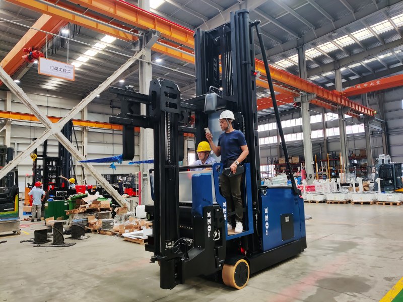 Middle East Logistics Giant Enhances Efficiency with Advanced VNA Forklifts from NEOlift