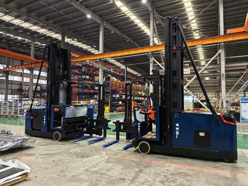 NEOlift Man up VNA forklift