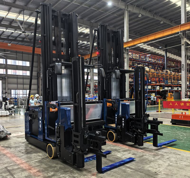 NEOlift Man up VNA forklift