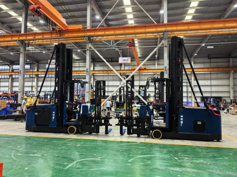 5 Key Benefits of Man-Up VNA Forklifts in Modern Warehouses