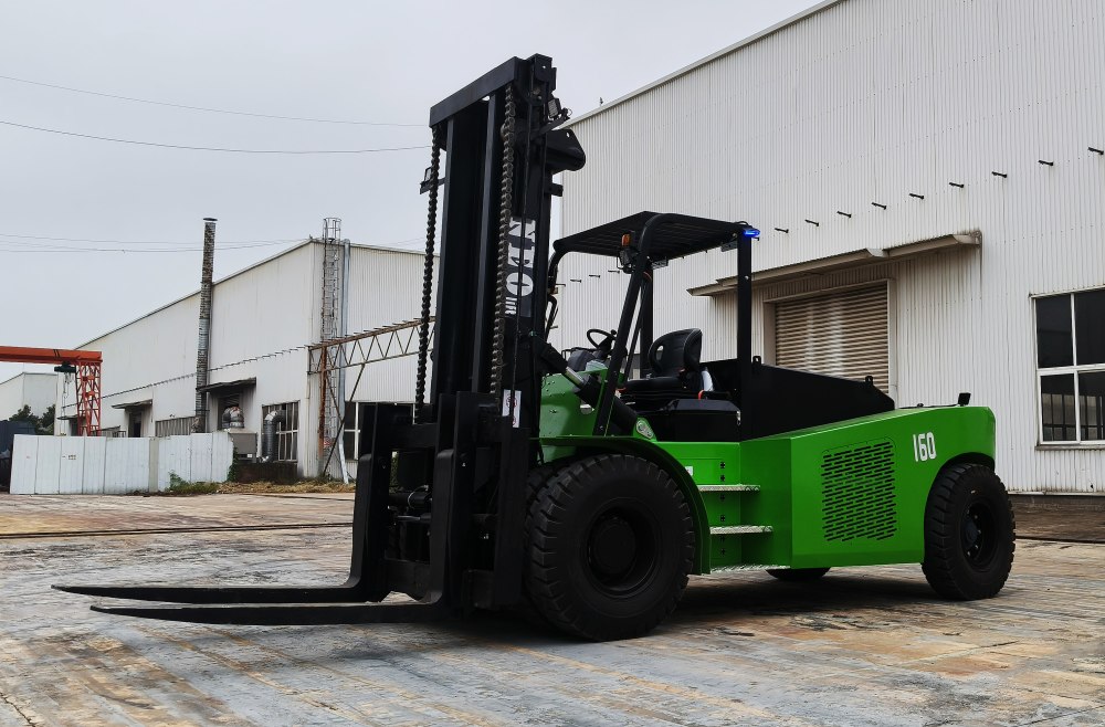 NEOlift electric heavy duty forklift